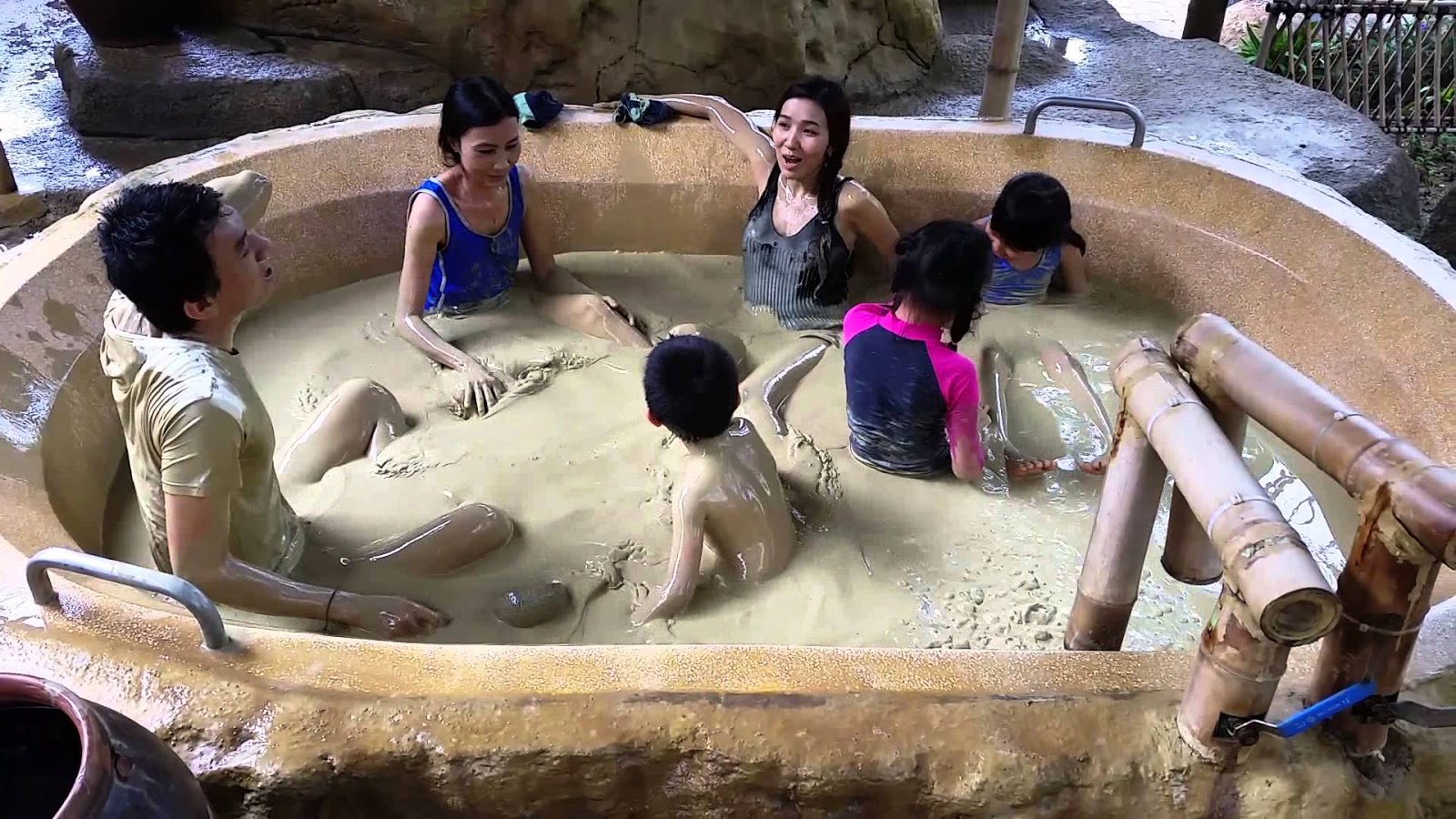 mud bath in nha trang vietnam 1