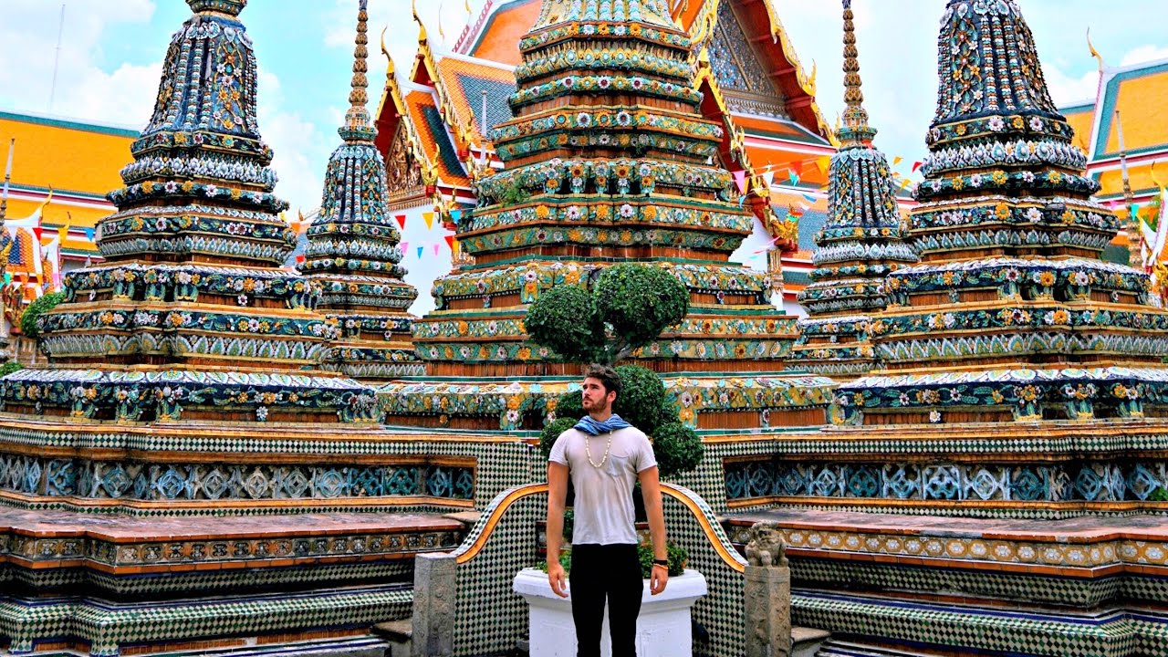 Wat Pho pagoda bangkok