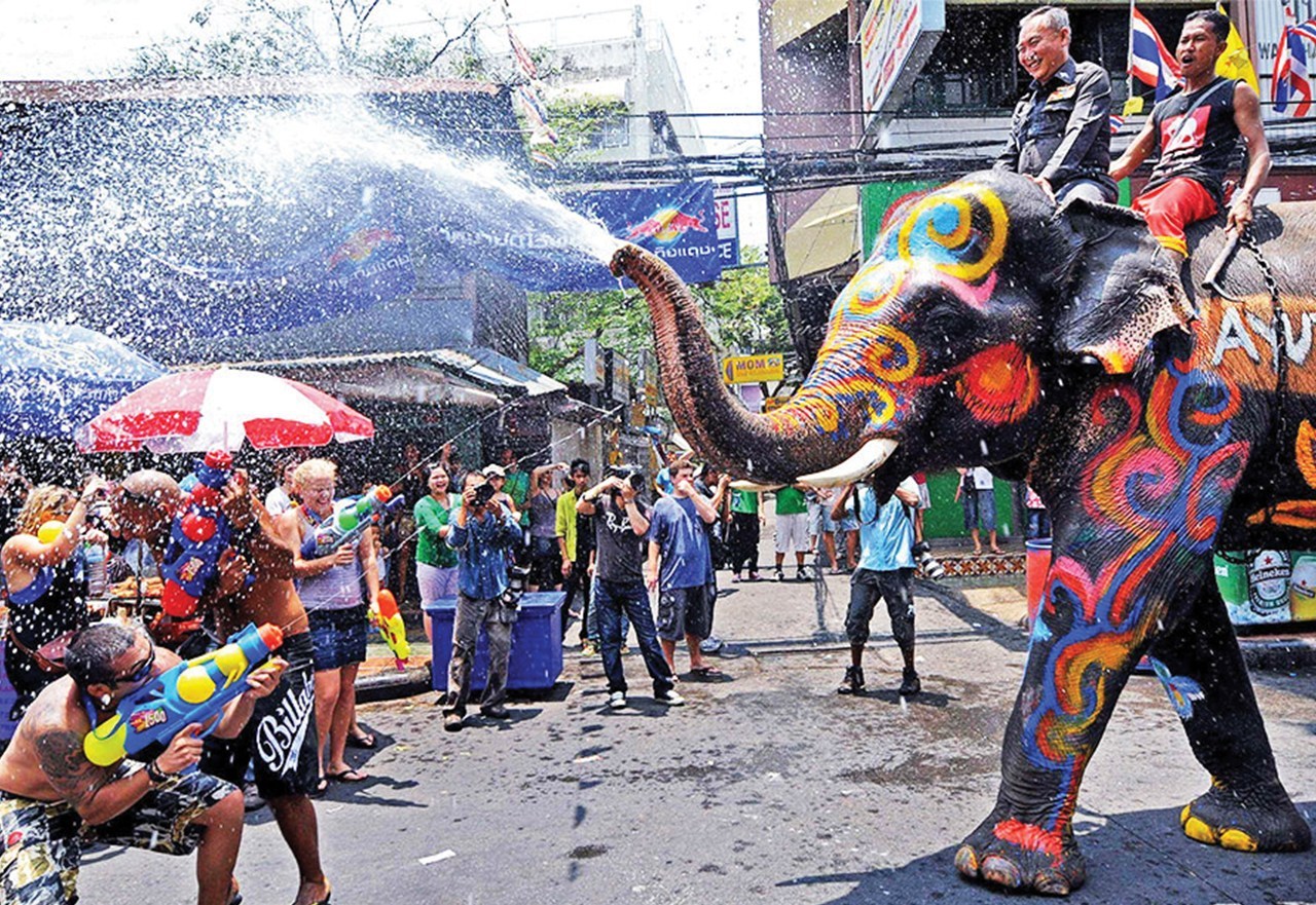 Lễ hội té nước Songkran thái lan