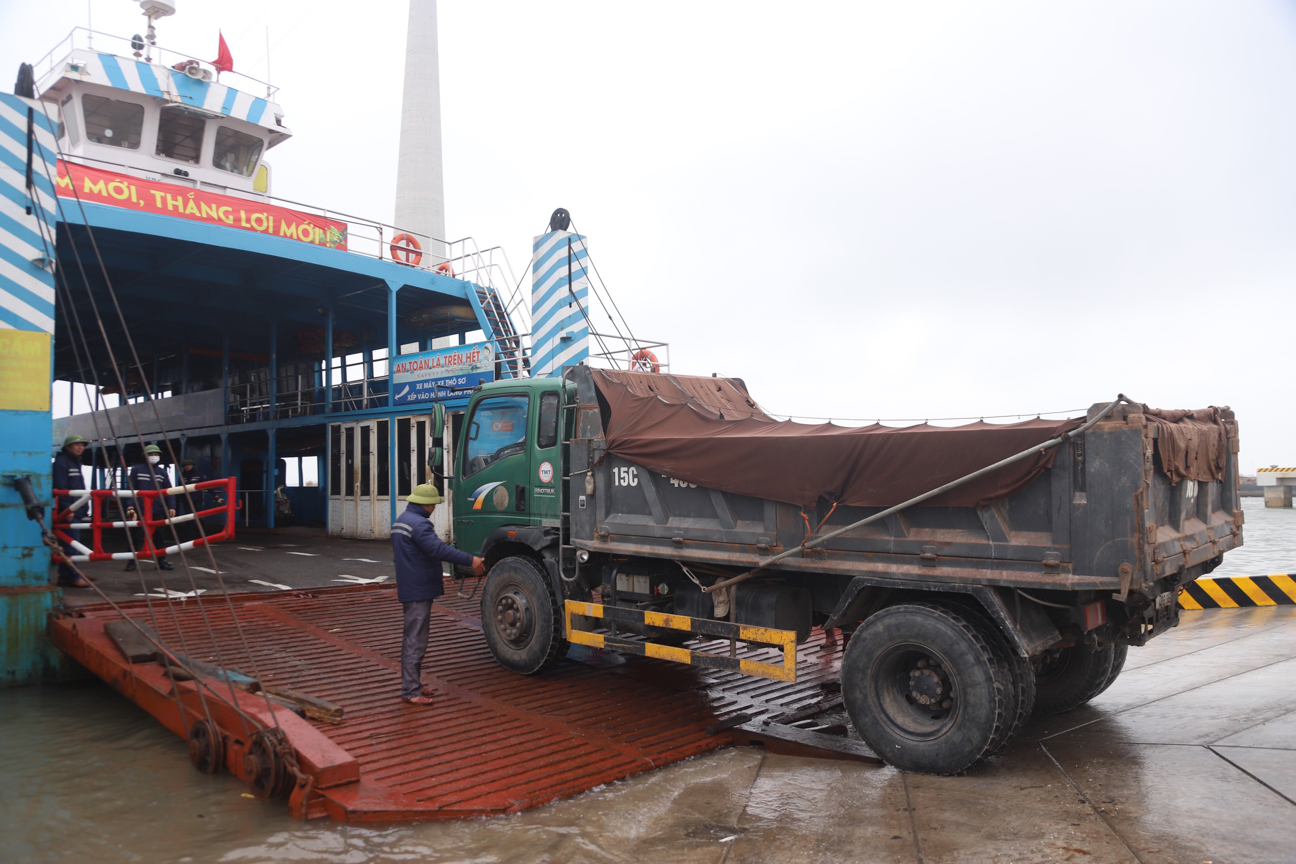 Bến Phà Cát Hải (2)