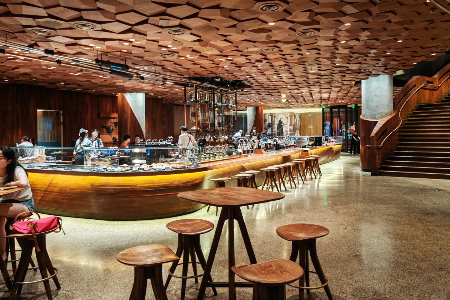 Starbucks Thuong Hai (2)