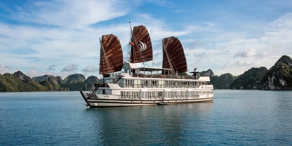 fantasea cruise vietnam