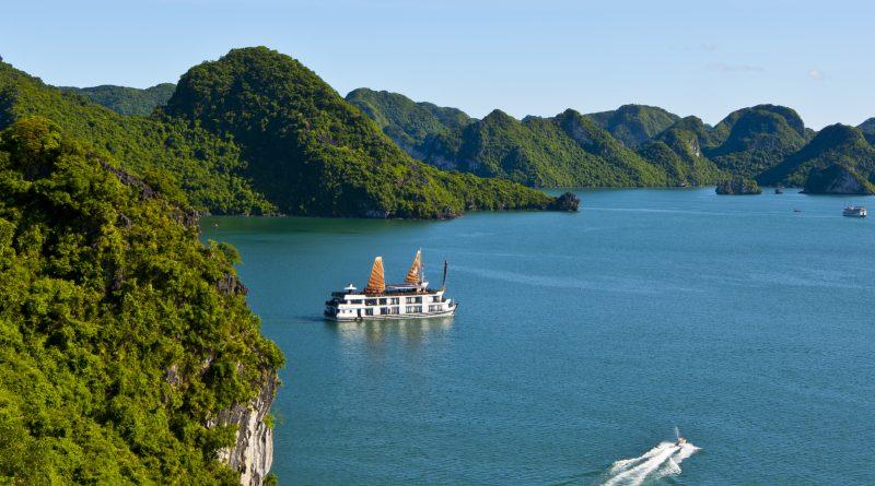 Pelican Cruises Halong