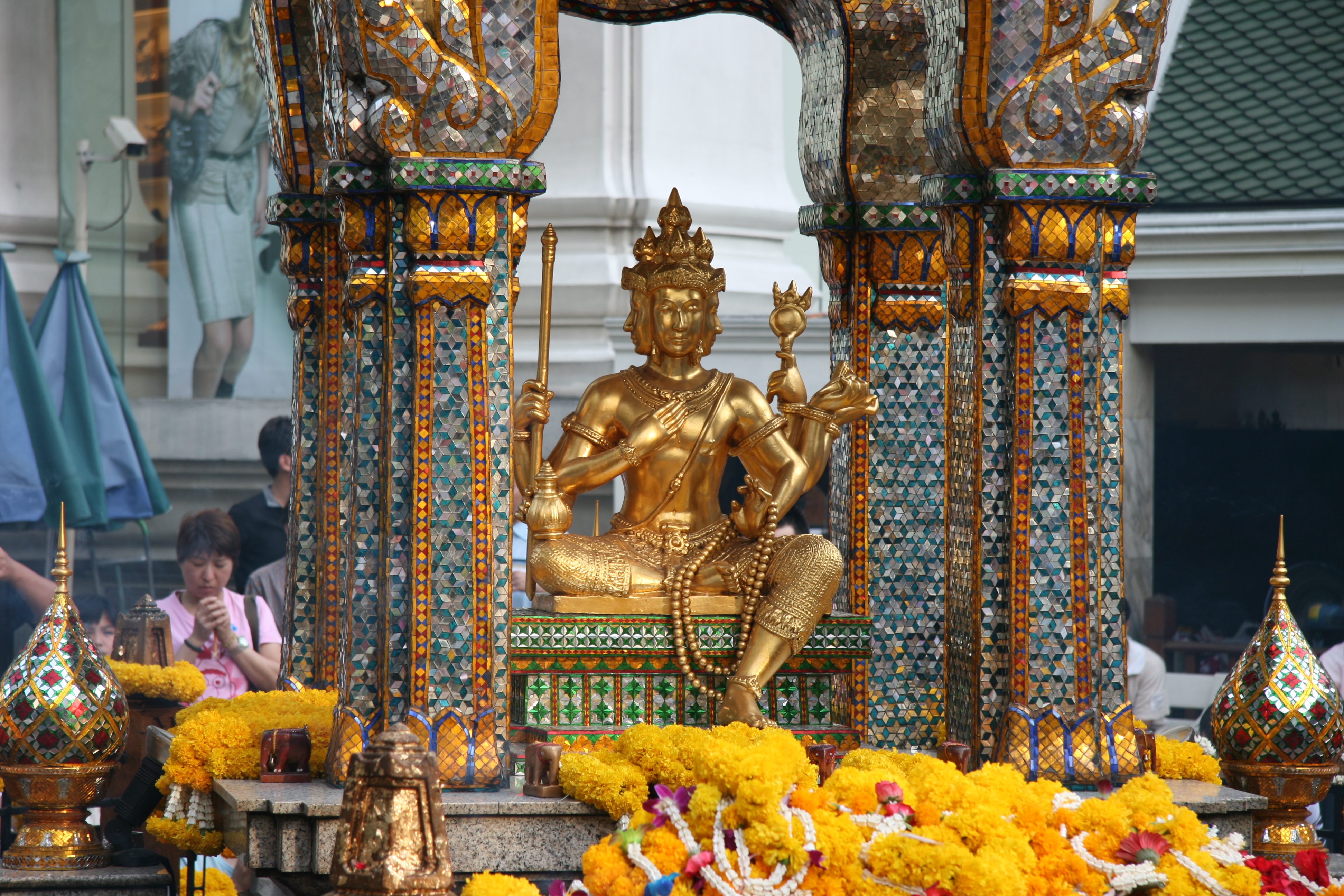 Khám phá đền Erawan Bangkok Thái Lan - Fantasea Travel